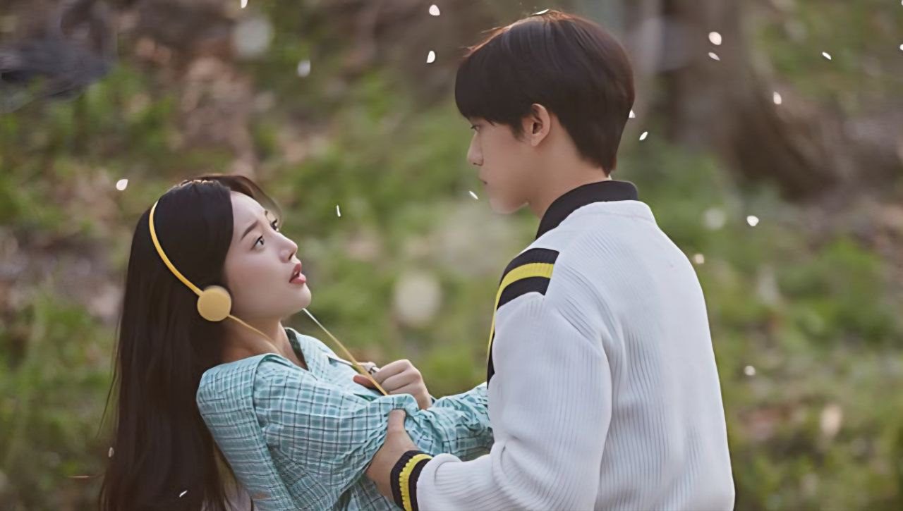 18 Again emotional youth scene featuring Hong Dae Young and Jung Da Jung