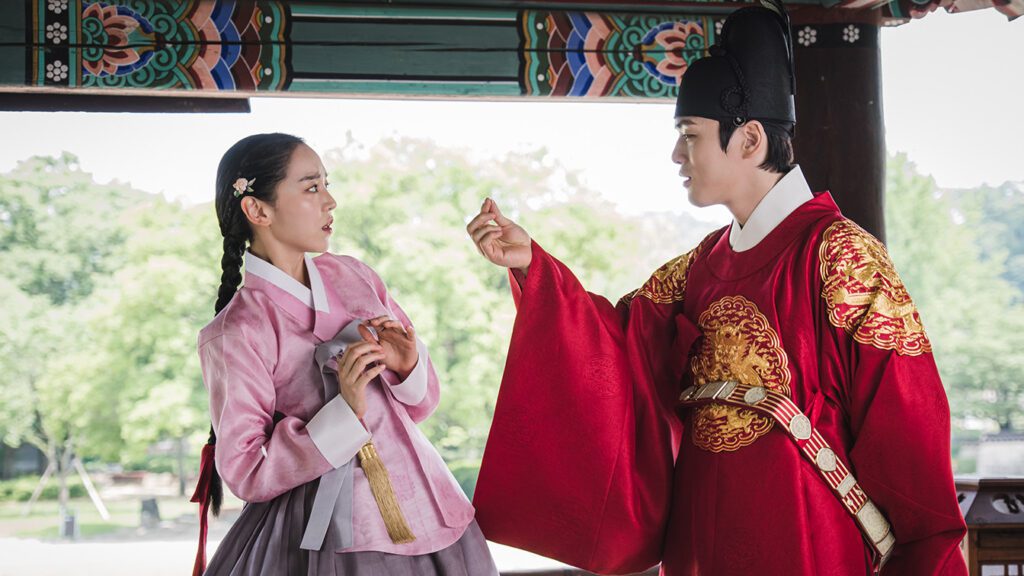 King Cheoljong and Kim So-yong in a palace pavilion scene from Mr. Queen Korean historical drama